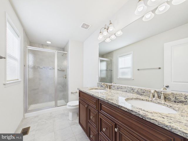 8 HOWARD CIR, Fredericksburg, VA 22405