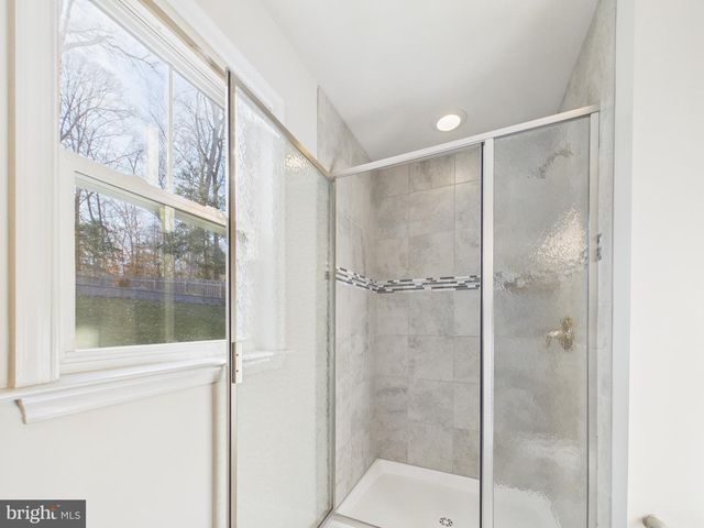 8 HOWARD CIR, Fredericksburg, VA 22405