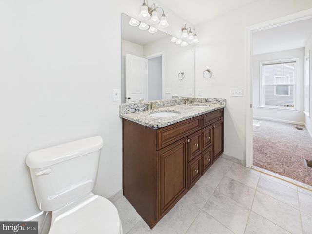 8 HOWARD CIR, Fredericksburg, VA 22405