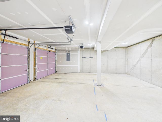 8 HOWARD CIR, Fredericksburg, VA 22405