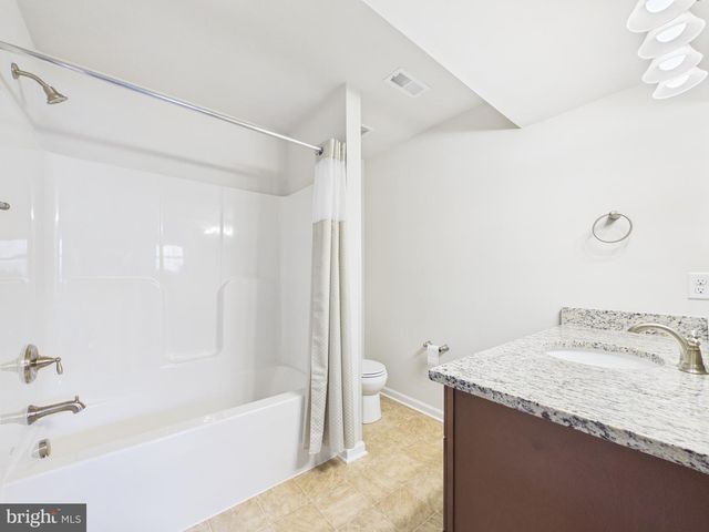 8 HOWARD CIR, Fredericksburg, VA 22405