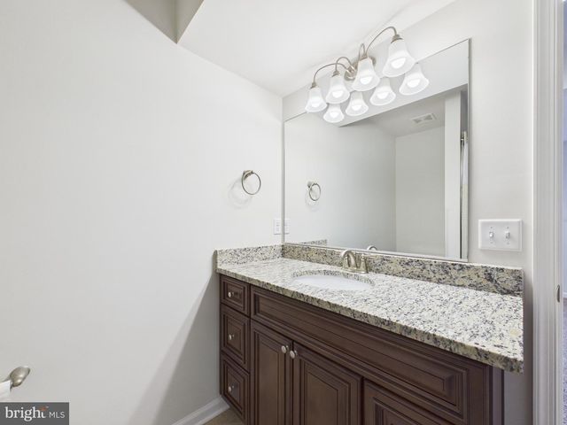 8 HOWARD CIR, Fredericksburg, VA 22405