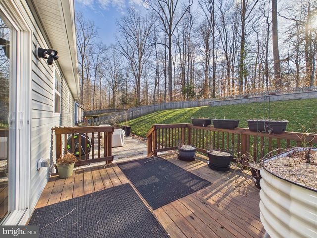 8 HOWARD CIR, Fredericksburg, VA 22405