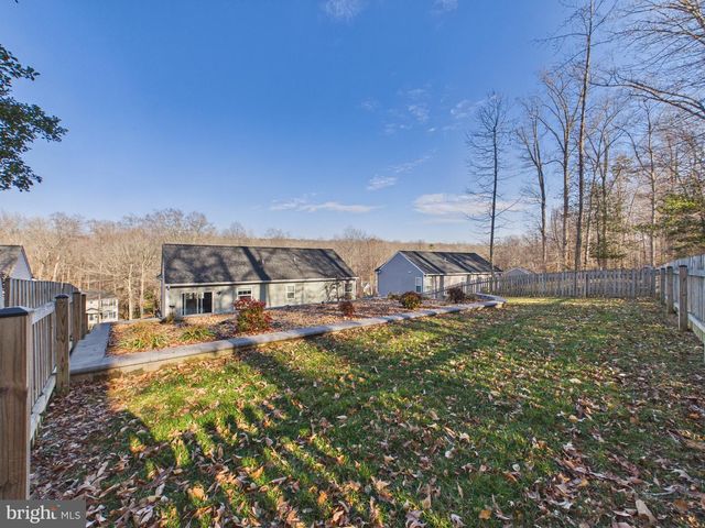 8 HOWARD CIR, Fredericksburg, VA 22405
