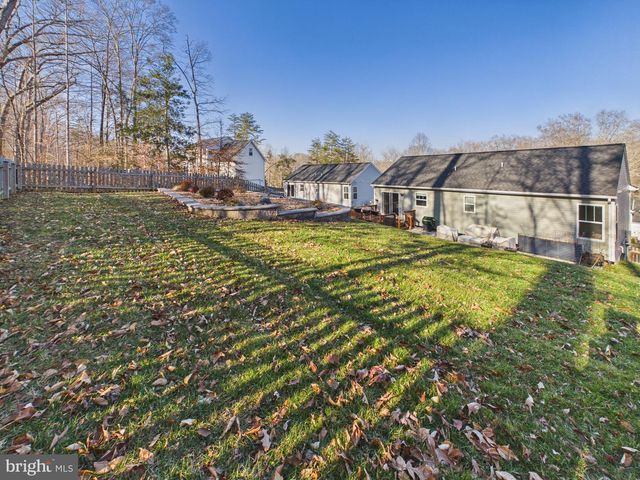 8 HOWARD CIR, Fredericksburg, VA 22405