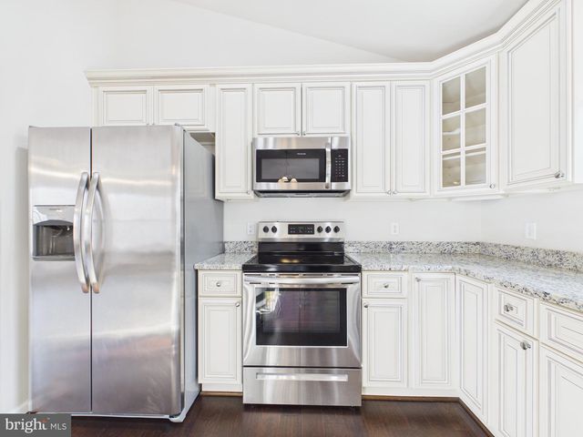 8 HOWARD CIR, Fredericksburg, VA 22405