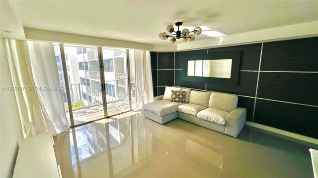 1700 NW N River Dr 404, Miami, FL 33125