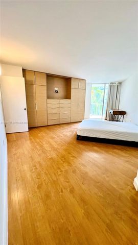 1700 NW N River Dr 404, Miami, FL 33125