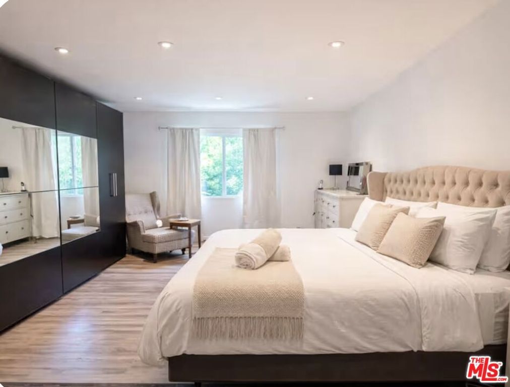 Image 10 of property listing at 10915 Ayres Avenue, Los Angeles, CA 90064