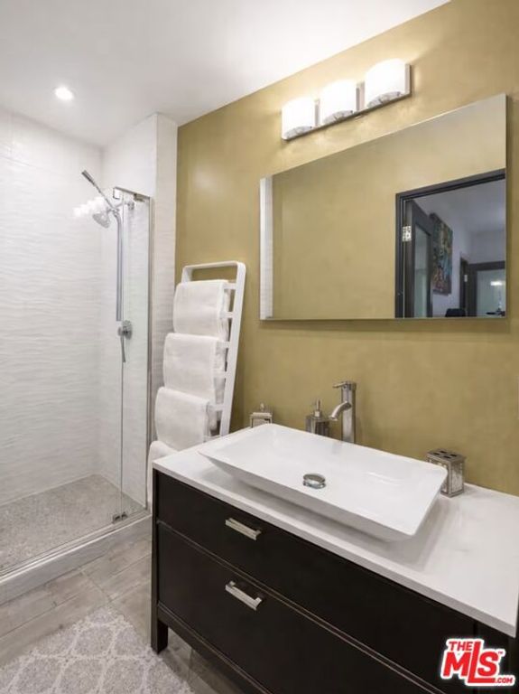 Image 12 of property listing at 10915 Ayres Avenue, Los Angeles, CA 90064