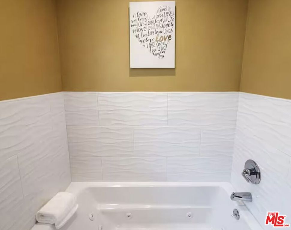 Image 13 of property listing at 10915 Ayres Avenue, Los Angeles, CA 90064