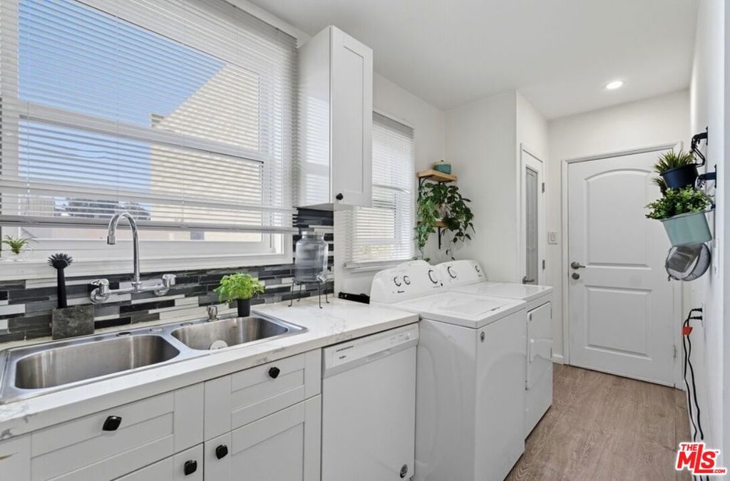 Image 14 of property listing at 10915 Ayres Avenue, Los Angeles, CA 90064