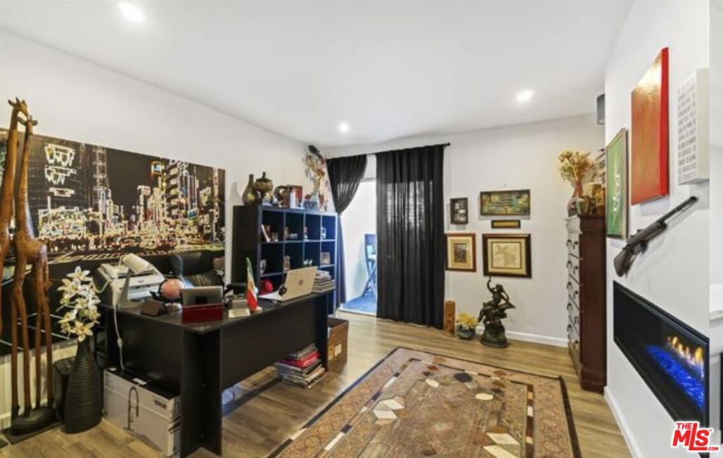 Image 17 of property listing at 10915 Ayres Avenue, Los Angeles, CA 90064