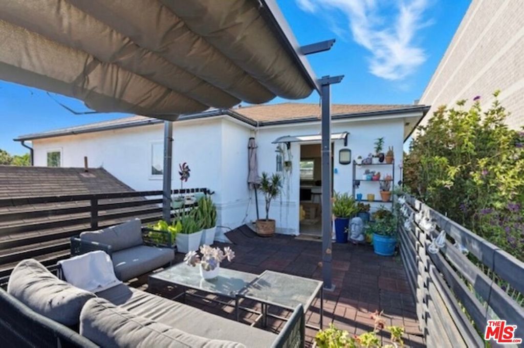 Image 19 of property listing at 10915 Ayres Avenue, Los Angeles, CA 90064