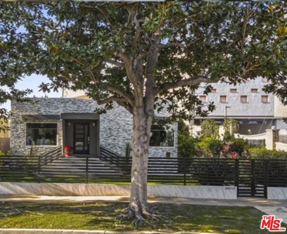 Image 2 of property listing at 10915 Ayres Avenue, Los Angeles, CA 90064