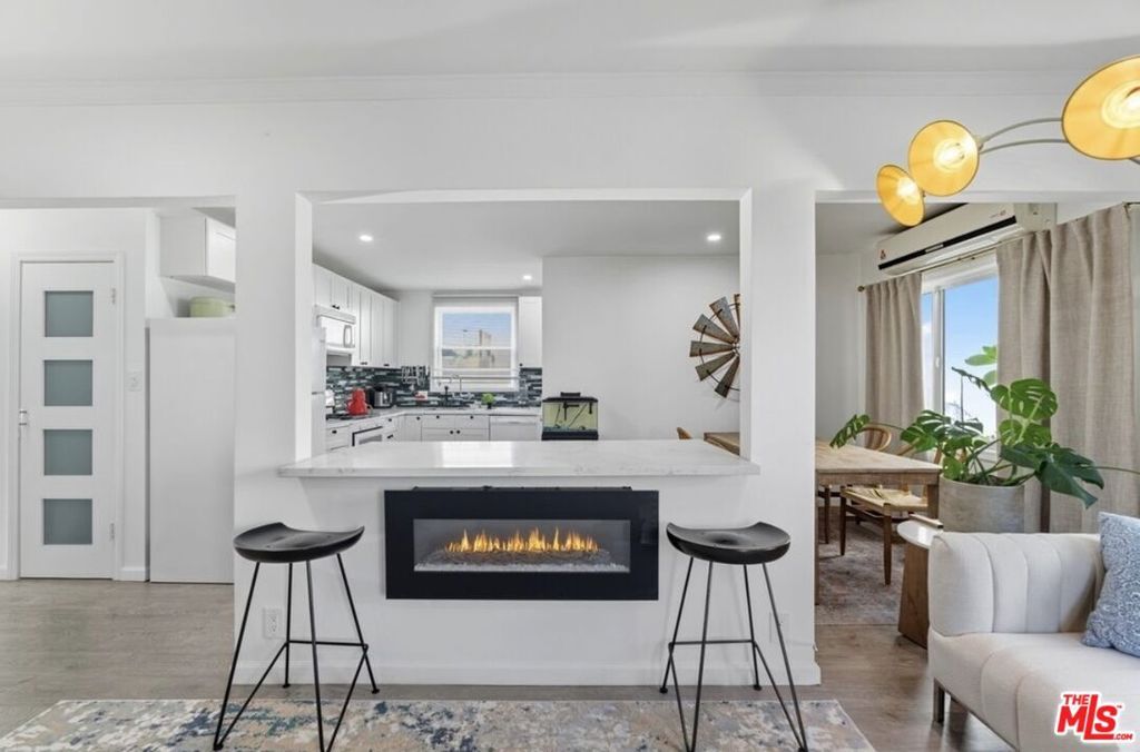 Image 20 of property listing at 10915 Ayres Avenue, Los Angeles, CA 90064