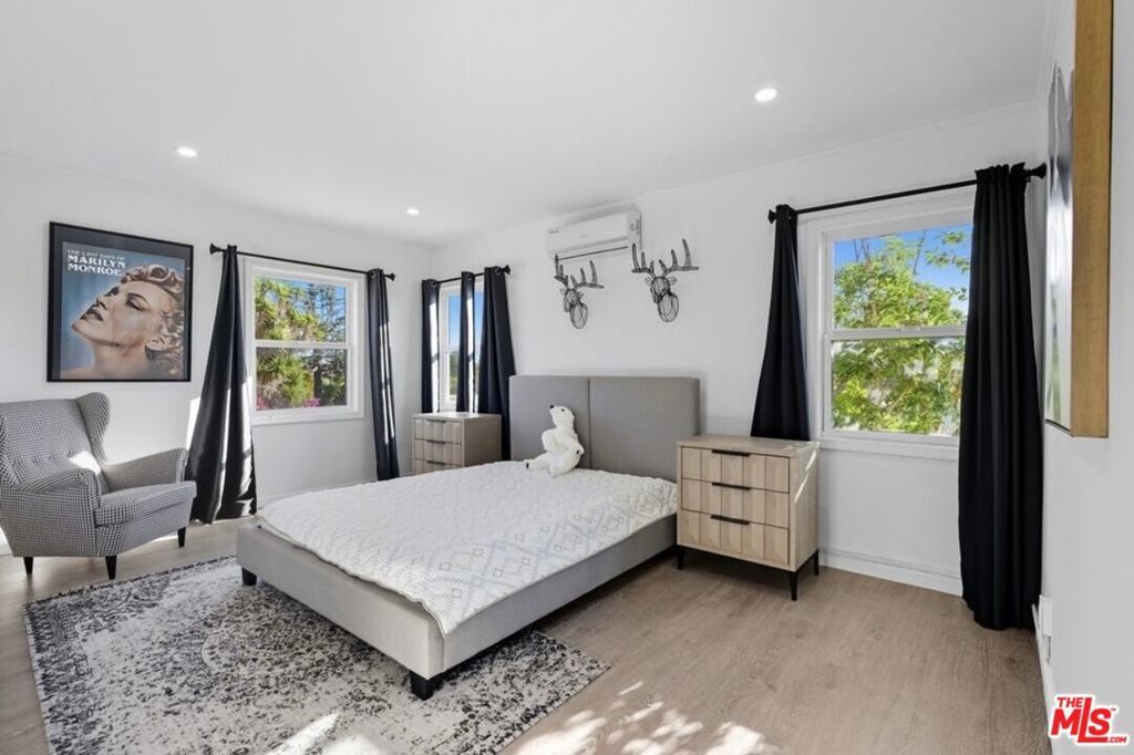 Image 23 of property listing at 10915 Ayres Avenue, Los Angeles, CA 90064