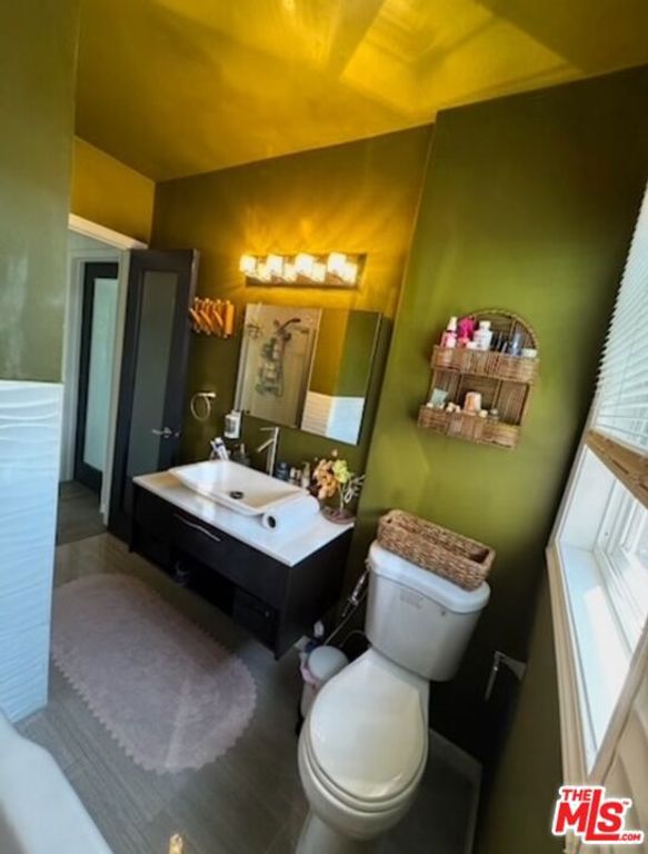 Image 24 of property listing at 10915 Ayres Avenue, Los Angeles, CA 90064