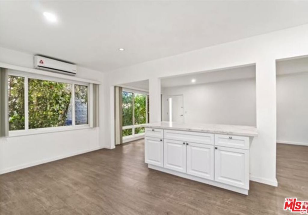 Image 32 of property listing at 10915 Ayres Avenue, Los Angeles, CA 90064
