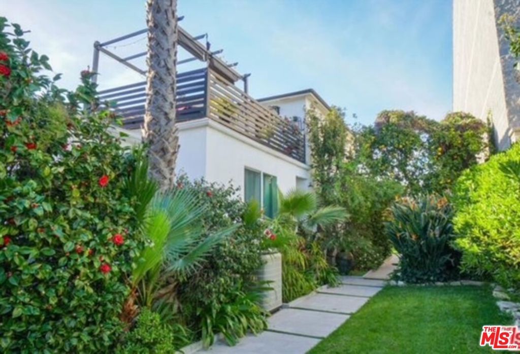 Image 34 of property listing at 10915 Ayres Avenue, Los Angeles, CA 90064