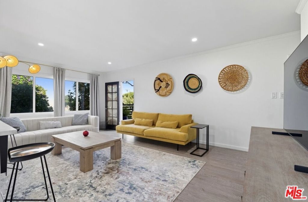 Image 8 of property listing at 10915 Ayres Avenue, Los Angeles, CA 90064