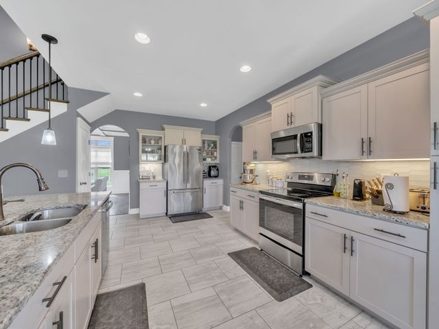 4443 Hickory Wild Ct, Clarksville, TN 37040