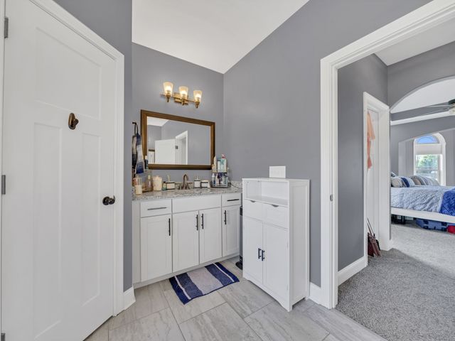 4443 Hickory Wild Ct, Clarksville, TN 37040