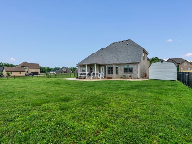 4443 Hickory Wild Ct, Clarksville, TN 37040