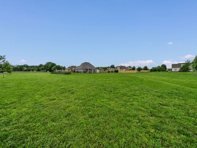 4443 Hickory Wild Ct, Clarksville, TN 37040