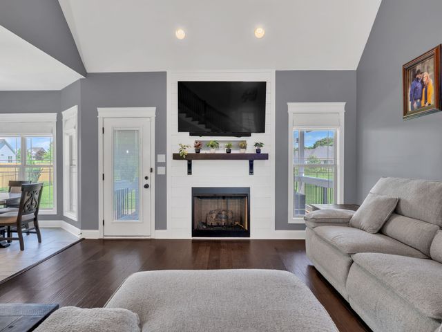 4443 Hickory Wild Ct, Clarksville, TN 37040