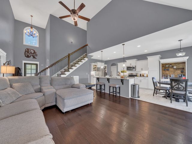 4443 Hickory Wild Ct, Clarksville, TN 37040