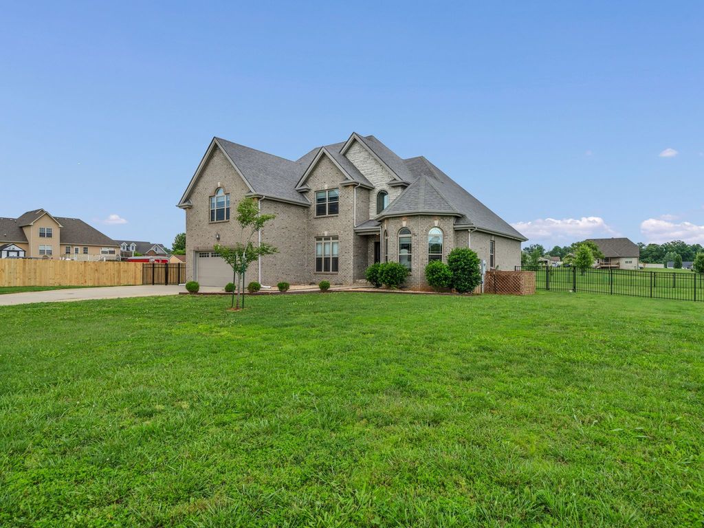 4443 Hickory Wild Ct, Clarksville, TN 37040