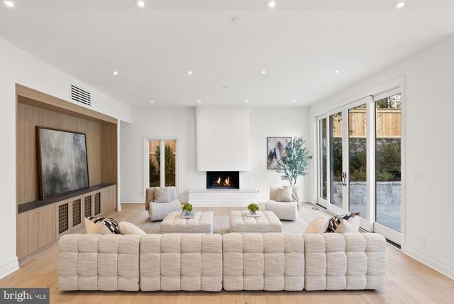 4433 CATHEDRAL AVE NW, Washington, DC 20016