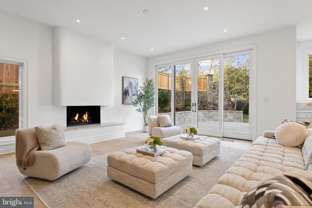 4433 CATHEDRAL AVE NW, Washington, DC 20016