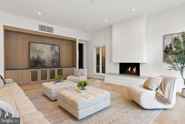 4433 CATHEDRAL AVE NW, Washington, DC 20016