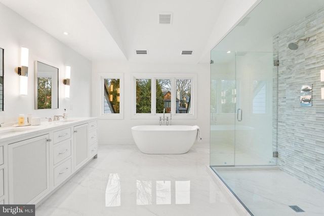 4433 CATHEDRAL AVE NW, Washington, DC 20016