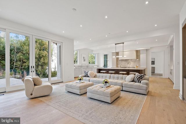 4433 CATHEDRAL AVE NW, Washington, DC 20016