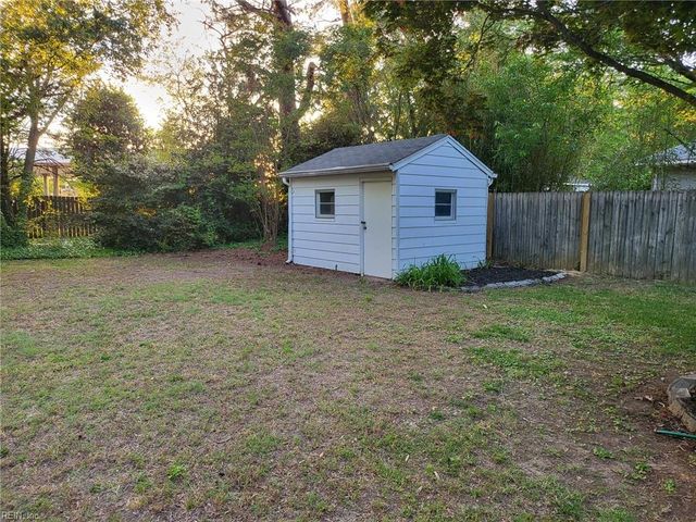 17 Gay DR, Newport News, VA 23606