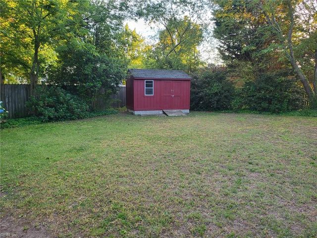 17 Gay DR, Newport News, VA 23606