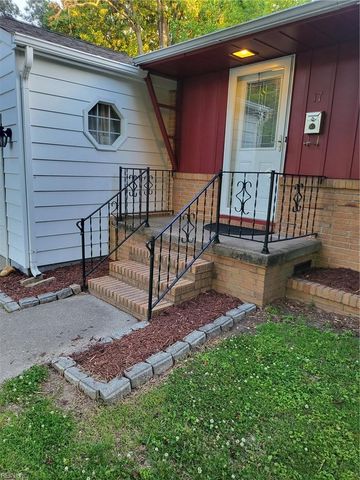 17 Gay DR, Newport News, VA 23606