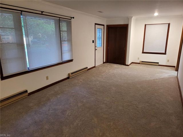 17 Gay DR, Newport News, VA 23606