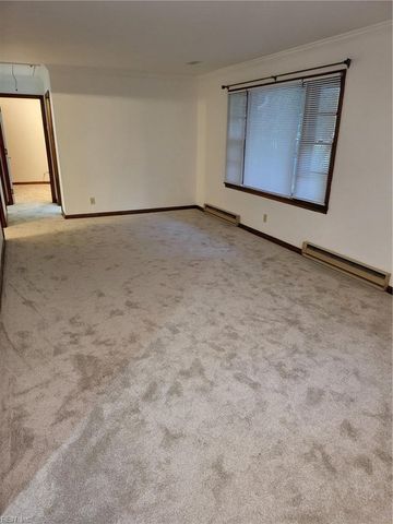 17 Gay DR, Newport News, VA 23606