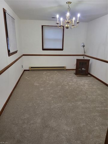 17 Gay DR, Newport News, VA 23606