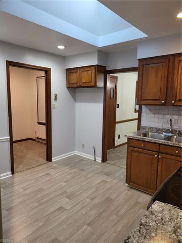 17 Gay DR, Newport News, VA 23606