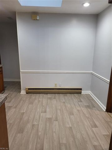 17 Gay DR, Newport News, VA 23606