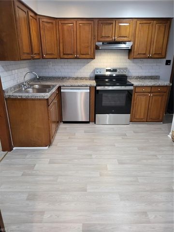 17 Gay DR, Newport News, VA 23606