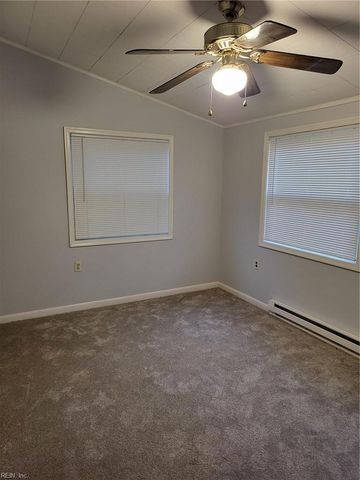 17 Gay DR, Newport News, VA 23606