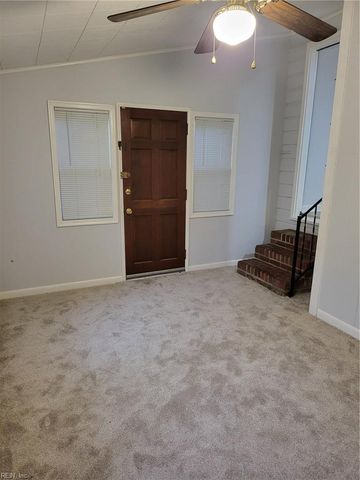 17 Gay DR, Newport News, VA 23606