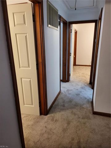 17 Gay DR, Newport News, VA 23606