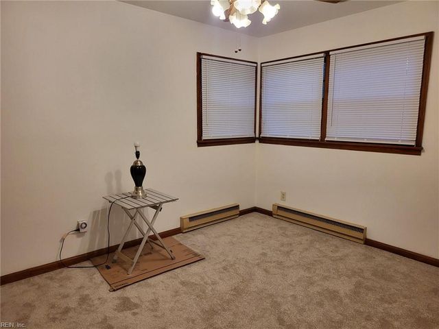 17 Gay DR, Newport News, VA 23606